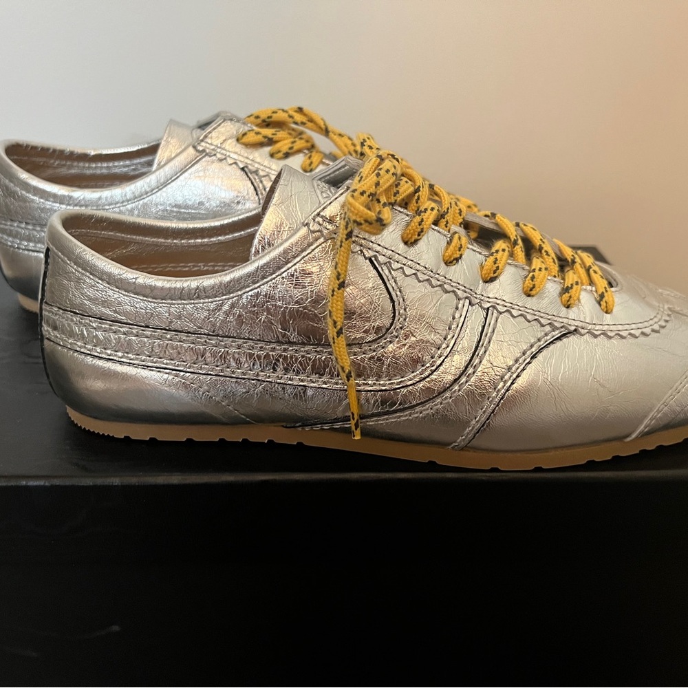 Stylish Silver Sneakers with Yellow Laces